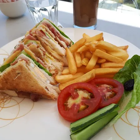 Ξενοδοχείο με διαμερίσματα Andries 3*