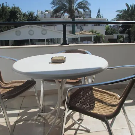 Ξενοδοχείο με διαμερίσματα Andries 3*