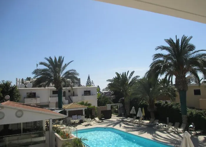 Andries Apartahotel 3*