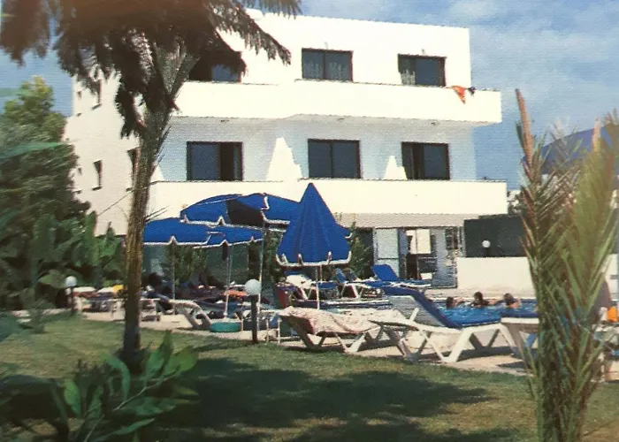 Andries Apartahotel