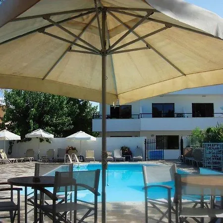 Andries מלון דירות 3*