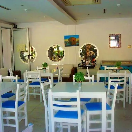 Andries מלון דירות פאפוס