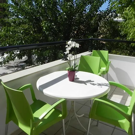 Andries מלון דירות פאפוס